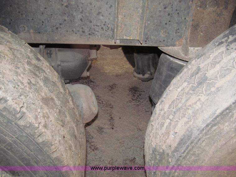 image for item B5336 1998 Kenworth T800 tri axle dump truck