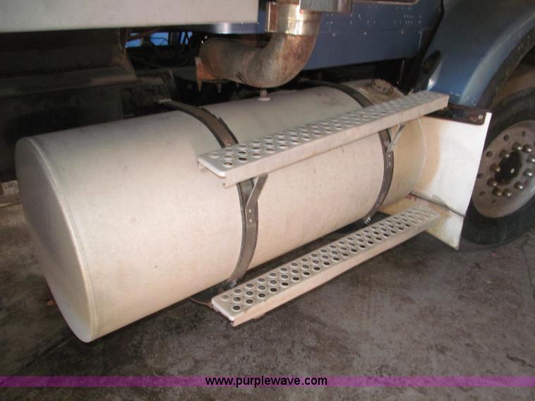 image for item B5336 1998 Kenworth T800 tri axle dump truck