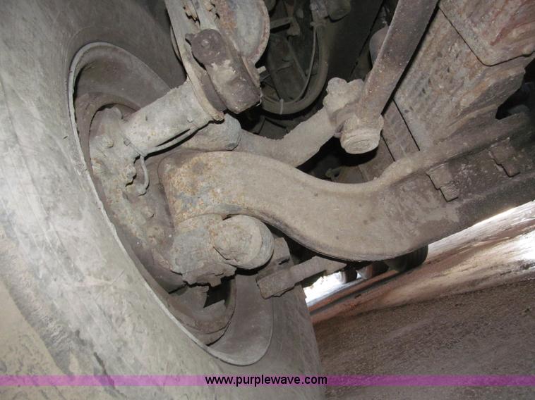 image for item B5336 1998 Kenworth T800 tri axle dump truck