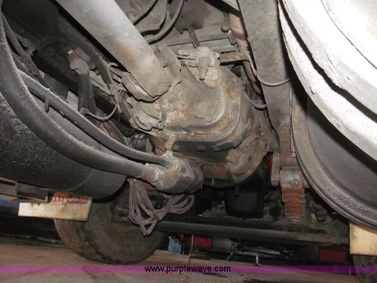 image for item B5336 1998 Kenworth T800 tri axle dump truck