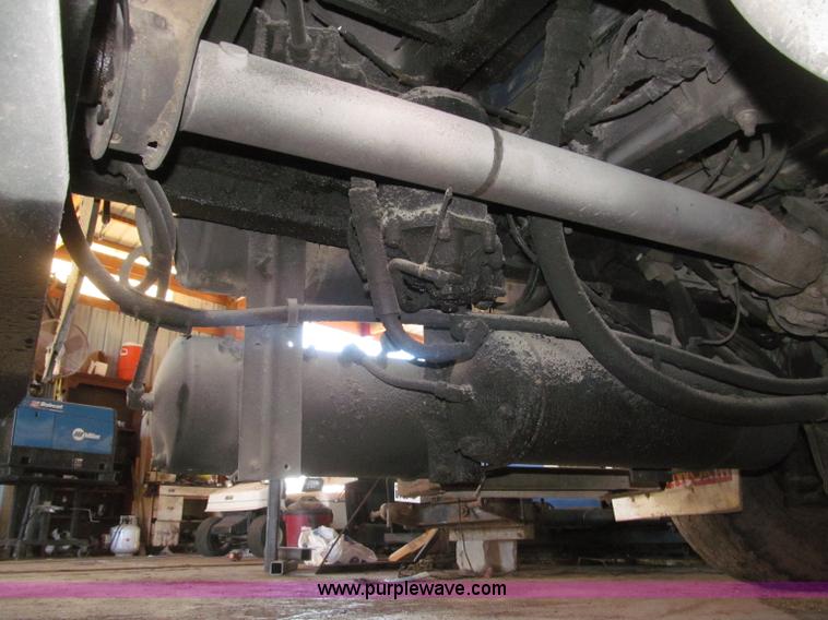 image for item B5336 1998 Kenworth T800 tri axle dump truck