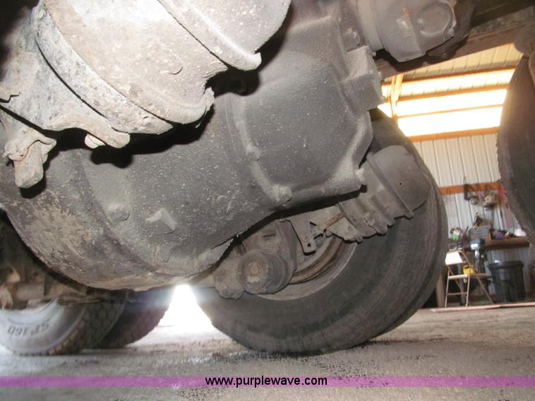 image for item B5336 1998 Kenworth T800 tri axle dump truck