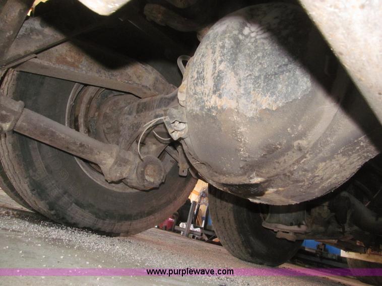 image for item B5336 1998 Kenworth T800 tri axle dump truck