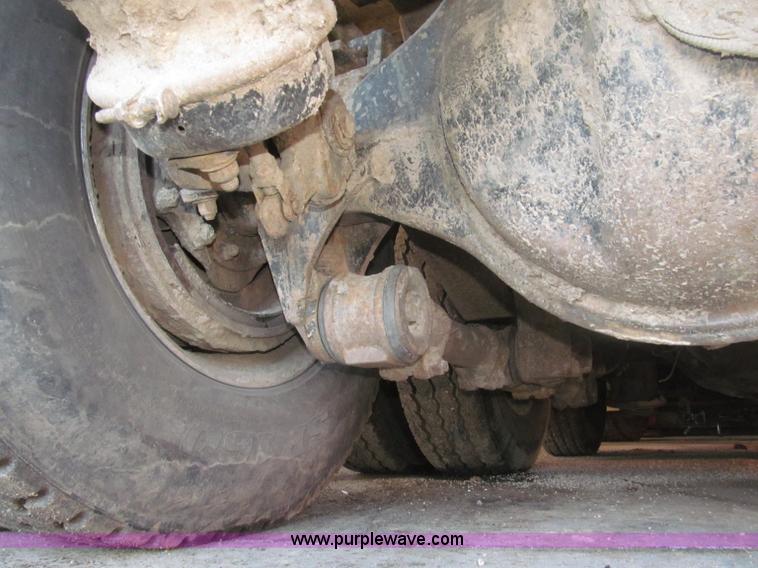 image for item B5336 1998 Kenworth T800 tri axle dump truck