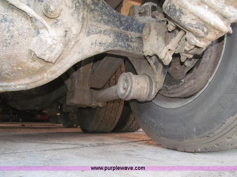 image for item B5336 1998 Kenworth T800 tri axle dump truck