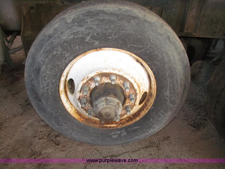 image for item B5336 1998 Kenworth T800 tri axle dump truck