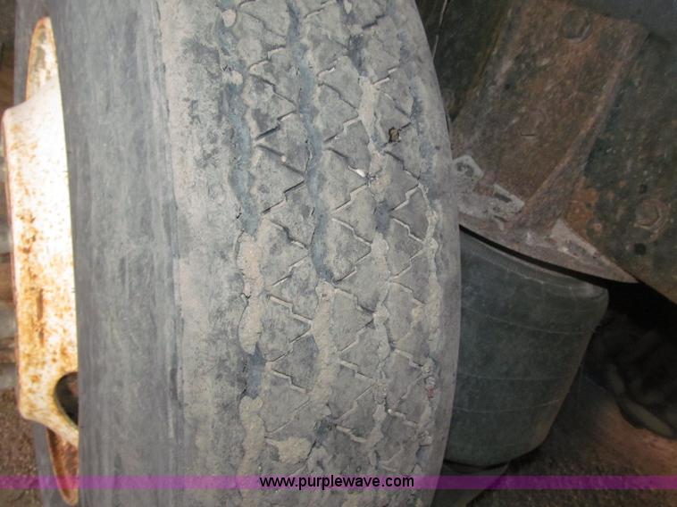 image for item B5336 1998 Kenworth T800 tri axle dump truck