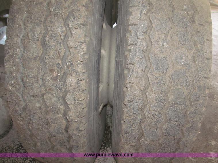 image for item B5336 1998 Kenworth T800 tri axle dump truck