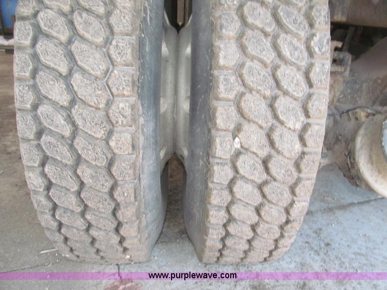 image for item B5336 1998 Kenworth T800 tri axle dump truck