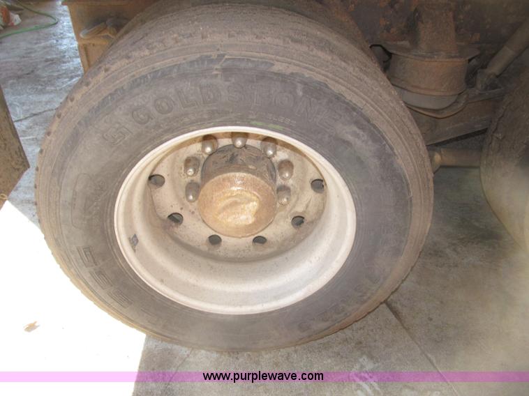 image for item B5336 1998 Kenworth T800 tri axle dump truck