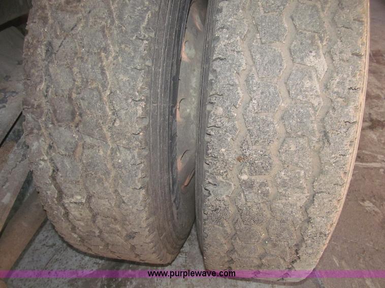 image for item B5336 1998 Kenworth T800 tri axle dump truck