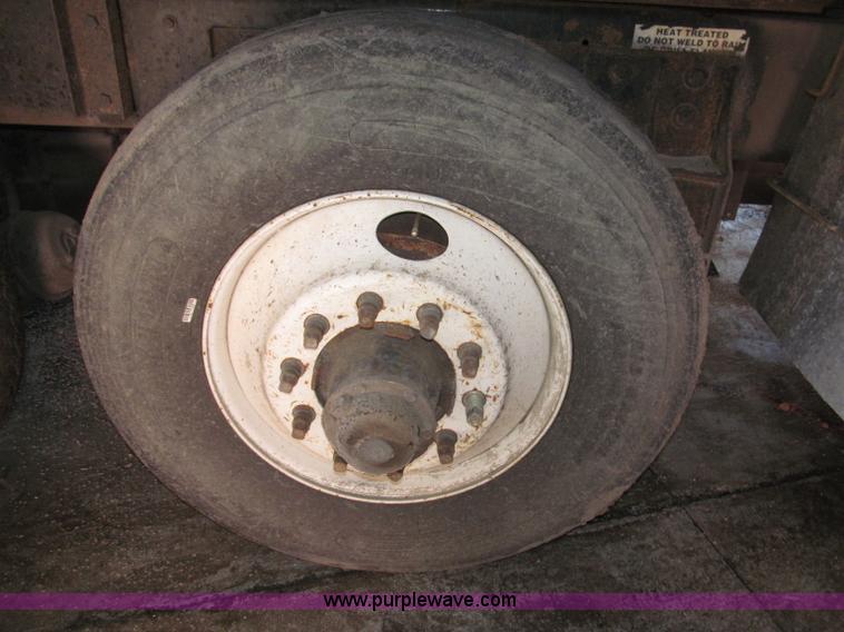 image for item B5336 1998 Kenworth T800 tri axle dump truck