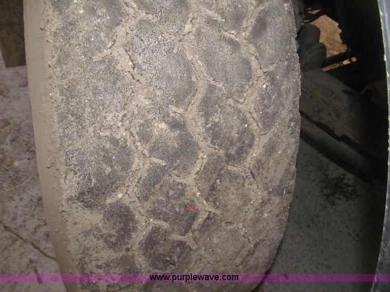 image for item B5336 1998 Kenworth T800 tri axle dump truck