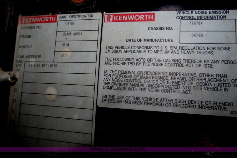 image for item B5336 1998 Kenworth T800 tri axle dump truck