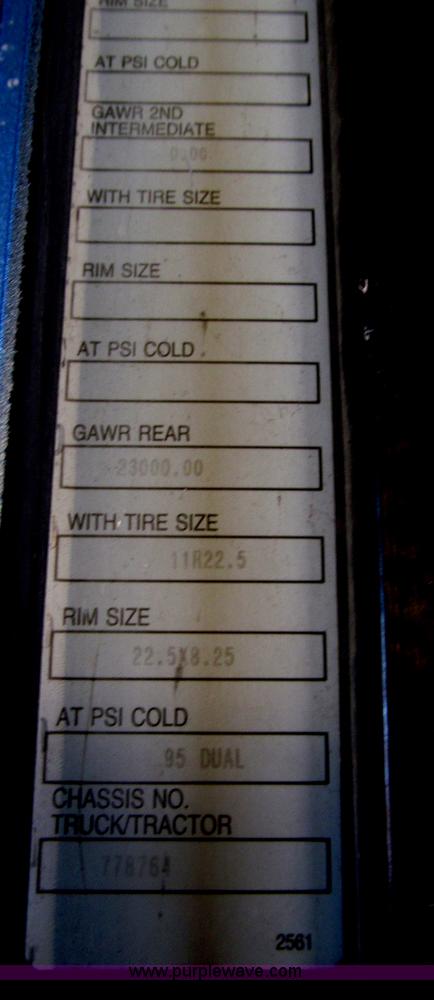 image for item B5336 1998 Kenworth T800 tri axle dump truck