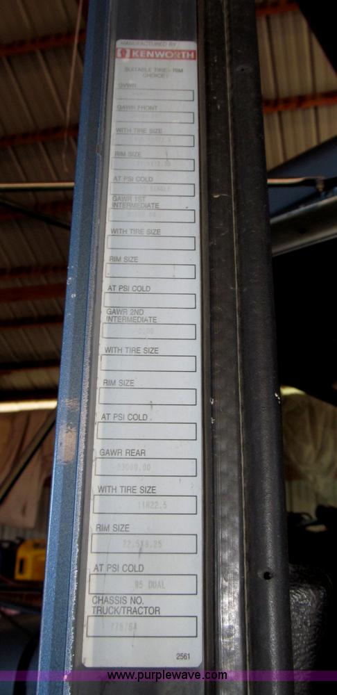 image for item B5336 1998 Kenworth T800 tri axle dump truck