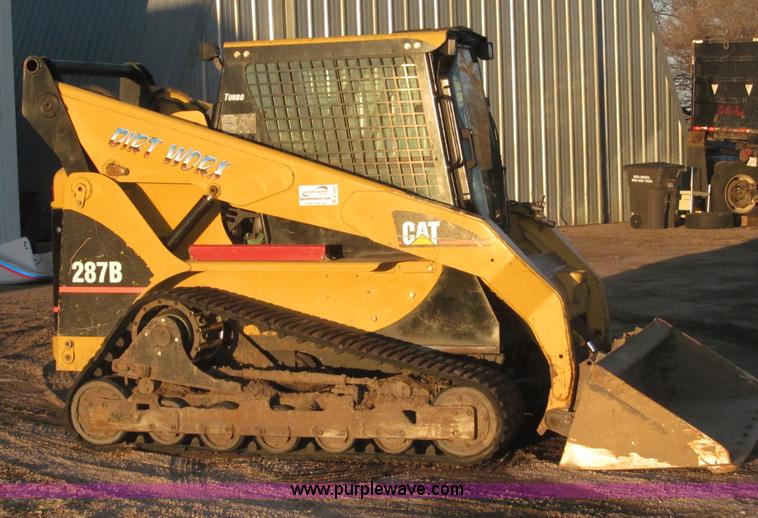 image for item B5339 2005 Caterpillar 287B track skid steer