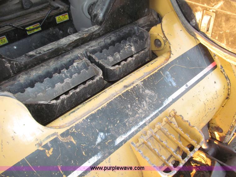 image for item B5339 2005 Caterpillar 287B track skid steer