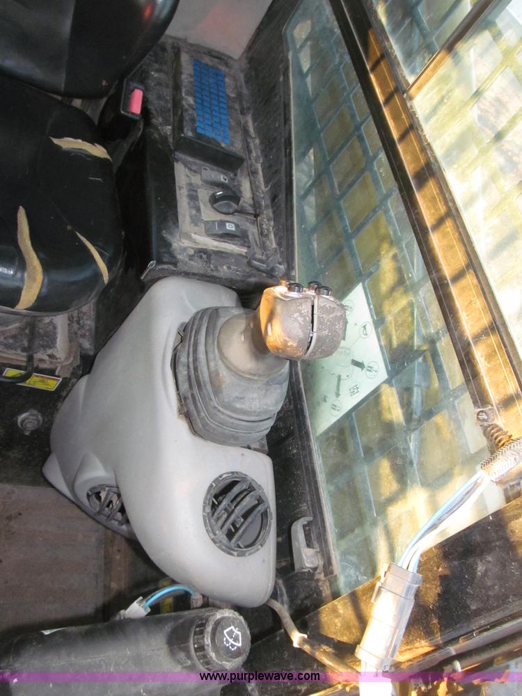 image for item B5339 2005 Caterpillar 287B track skid steer