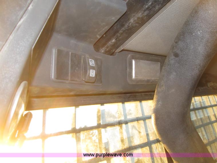 image for item B5339 2005 Caterpillar 287B track skid steer