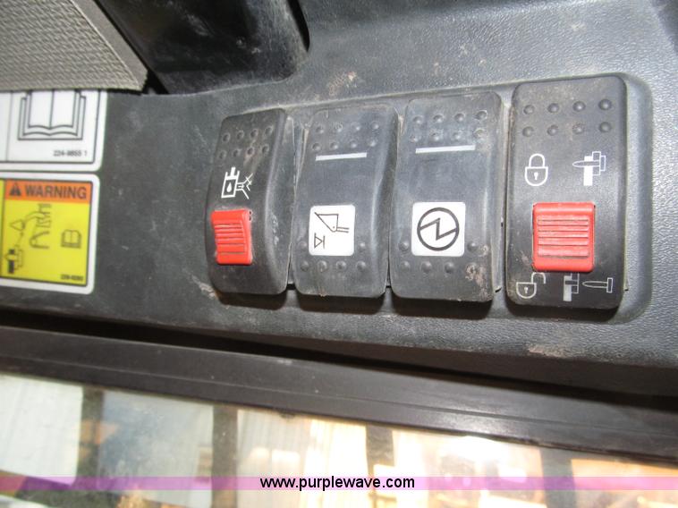 image for item B5339 2005 Caterpillar 287B track skid steer