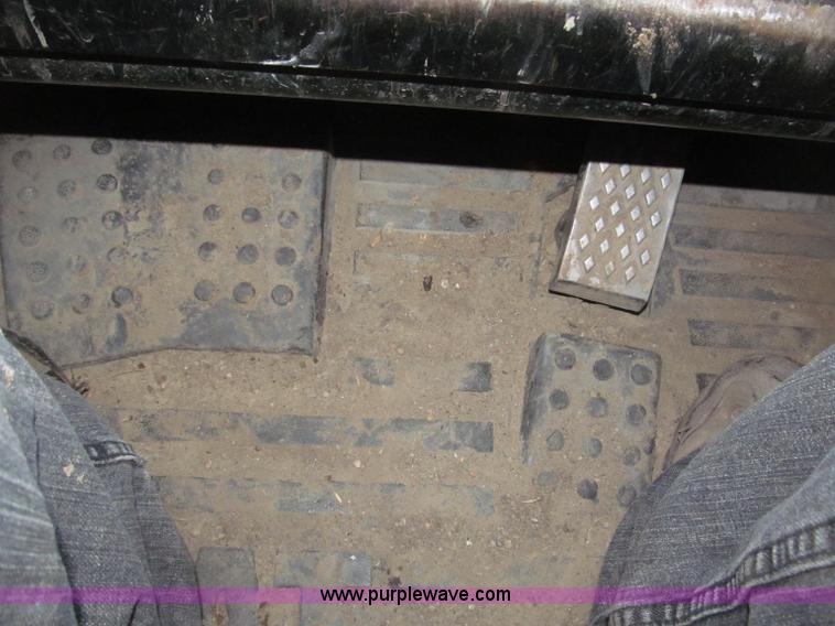 image for item B5339 2005 Caterpillar 287B track skid steer