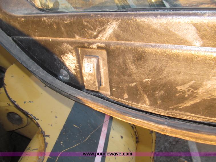 image for item B5339 2005 Caterpillar 287B track skid steer