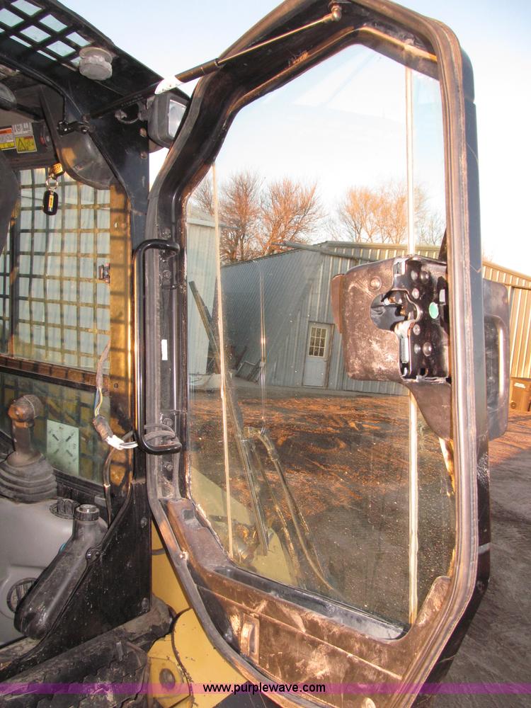 image for item B5339 2005 Caterpillar 287B track skid steer