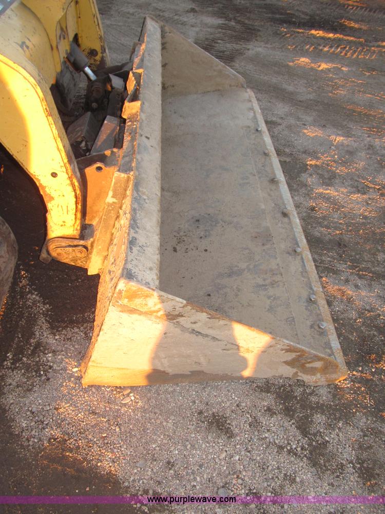 image for item B5339 2005 Caterpillar 287B track skid steer