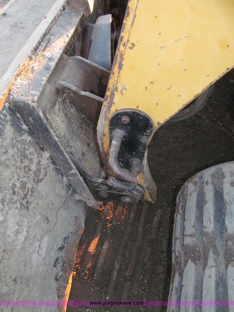 image for item B5339 2005 Caterpillar 287B track skid steer