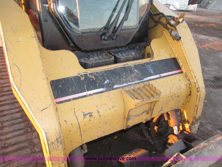 image for item B5339 2005 Caterpillar 287B track skid steer