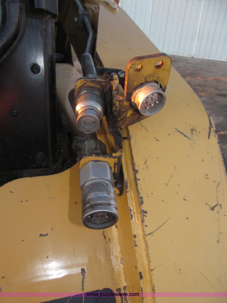 image for item B5339 2005 Caterpillar 287B track skid steer