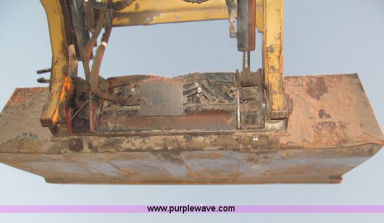 image for item B5339 2005 Caterpillar 287B track skid steer