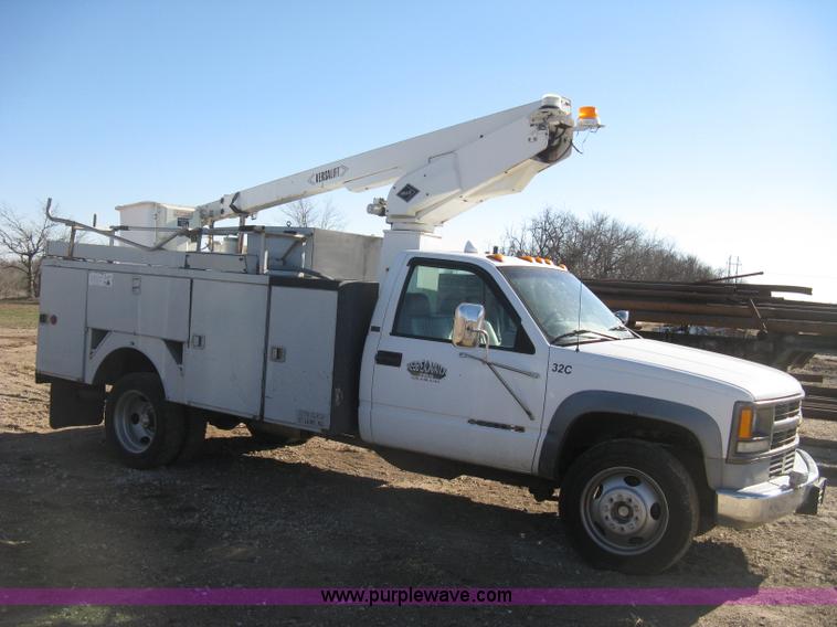 image for item B8424 1996 Chevrolet Cheyenne 3500 bucket truck