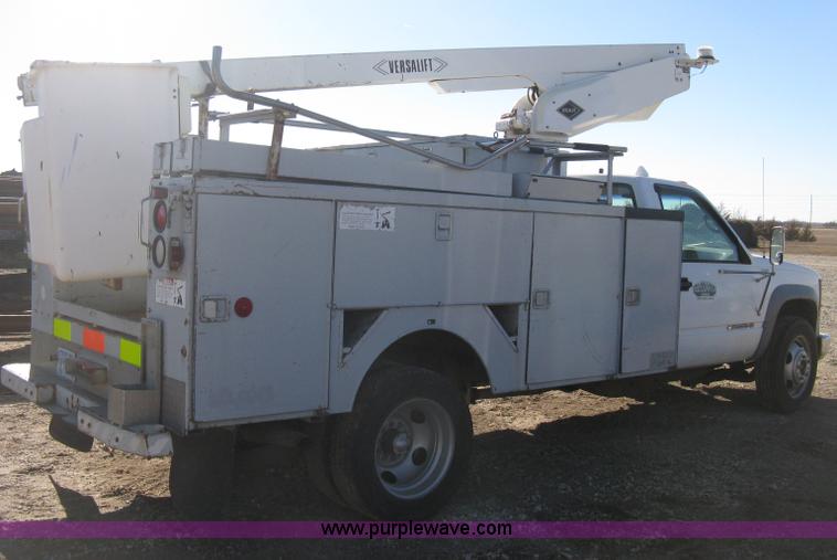 image for item B8424 1996 Chevrolet Cheyenne 3500 bucket truck