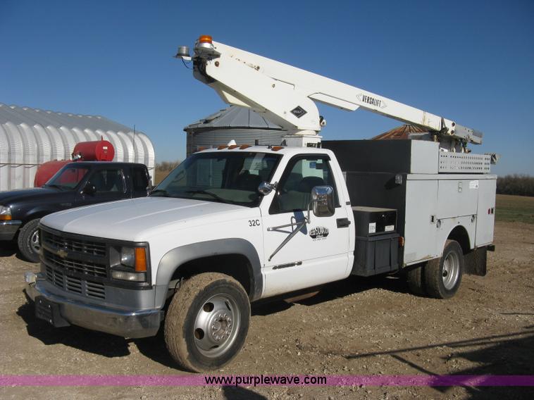 image for item B8424 1996 Chevrolet Cheyenne 3500 bucket truck