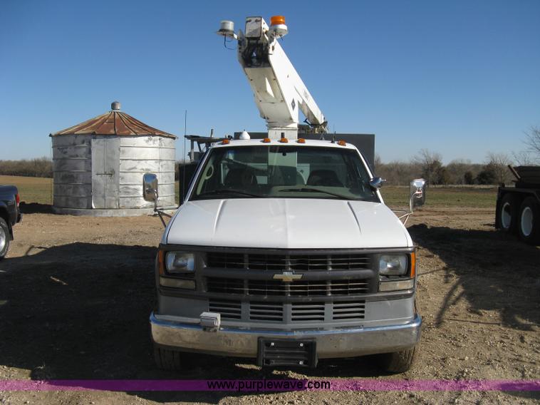 image for item B8424 1996 Chevrolet Cheyenne 3500 bucket truck