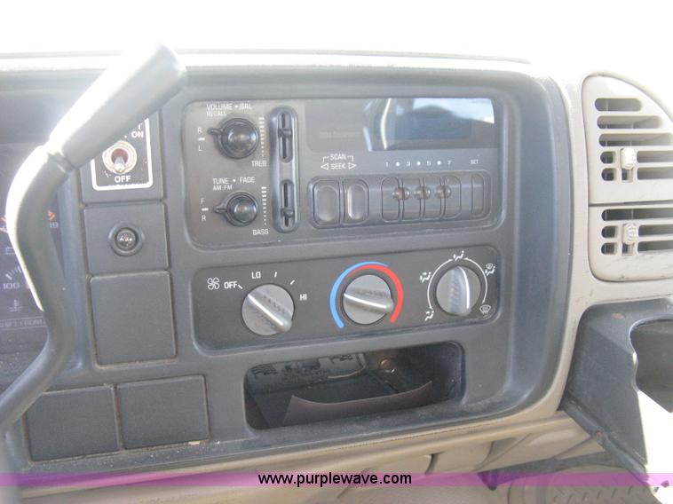 image for item B8424 1996 Chevrolet Cheyenne 3500 bucket truck