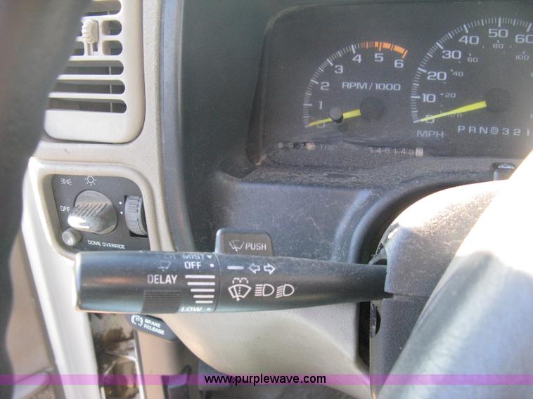 image for item B8424 1996 Chevrolet Cheyenne 3500 bucket truck