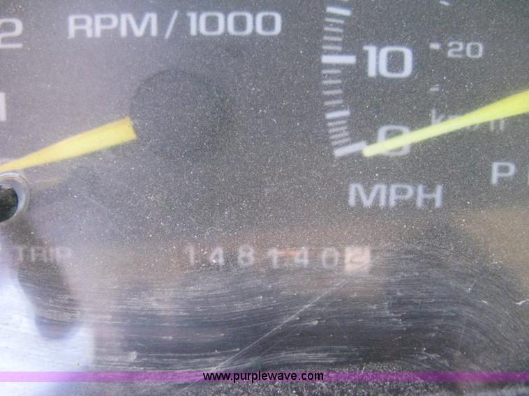 image for item B8424 1996 Chevrolet Cheyenne 3500 bucket truck