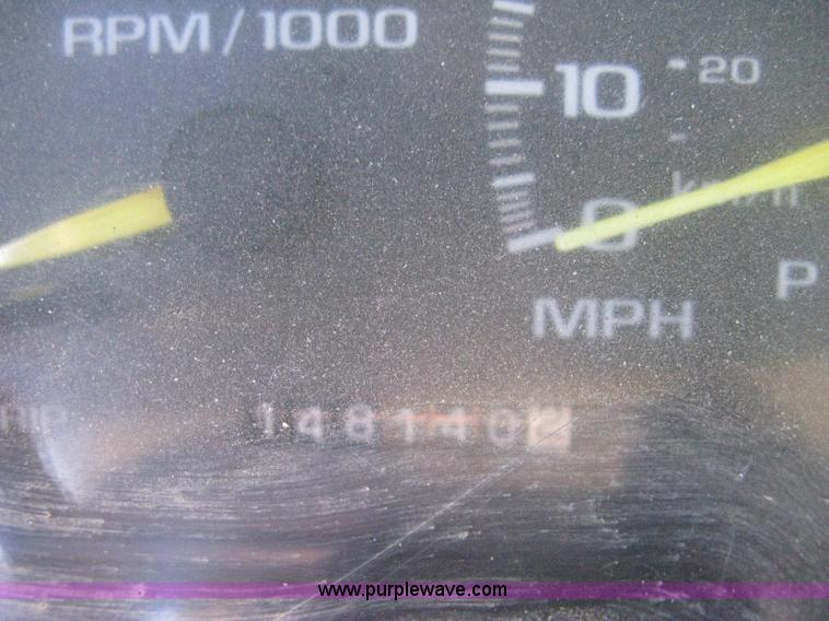 image for item B8424 1996 Chevrolet Cheyenne 3500 bucket truck