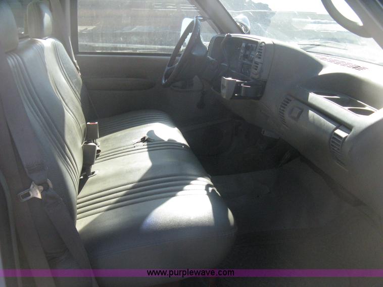 image for item B8424 1996 Chevrolet Cheyenne 3500 bucket truck