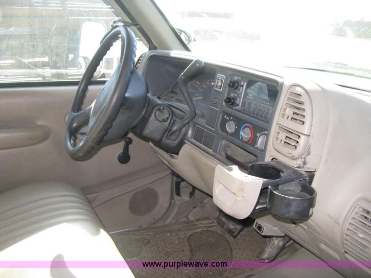 image for item B8424 1996 Chevrolet Cheyenne 3500 bucket truck