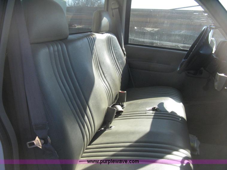 image for item B8424 1996 Chevrolet Cheyenne 3500 bucket truck