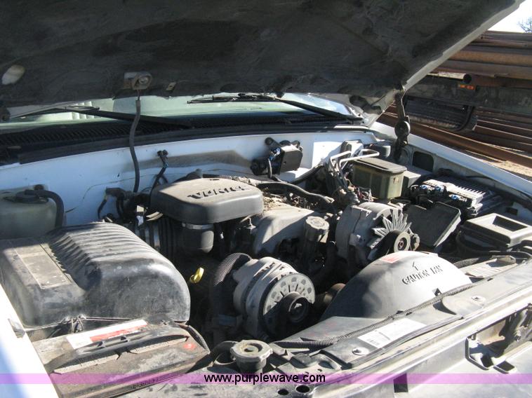 image for item B8424 1996 Chevrolet Cheyenne 3500 bucket truck