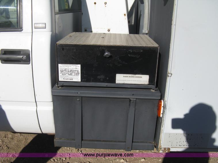 image for item B8424 1996 Chevrolet Cheyenne 3500 bucket truck