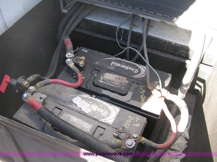 image for item B8424 1996 Chevrolet Cheyenne 3500 bucket truck