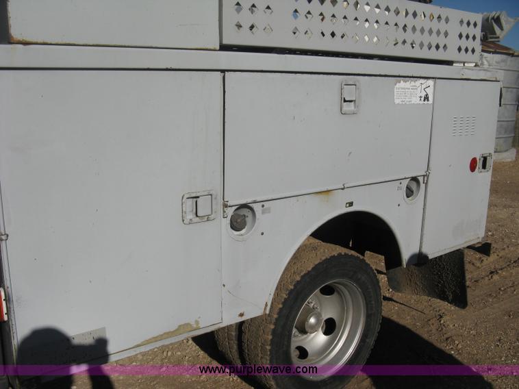 image for item B8424 1996 Chevrolet Cheyenne 3500 bucket truck