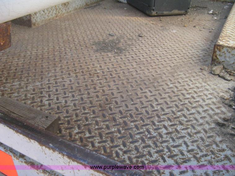 image for item B8424 1996 Chevrolet Cheyenne 3500 bucket truck