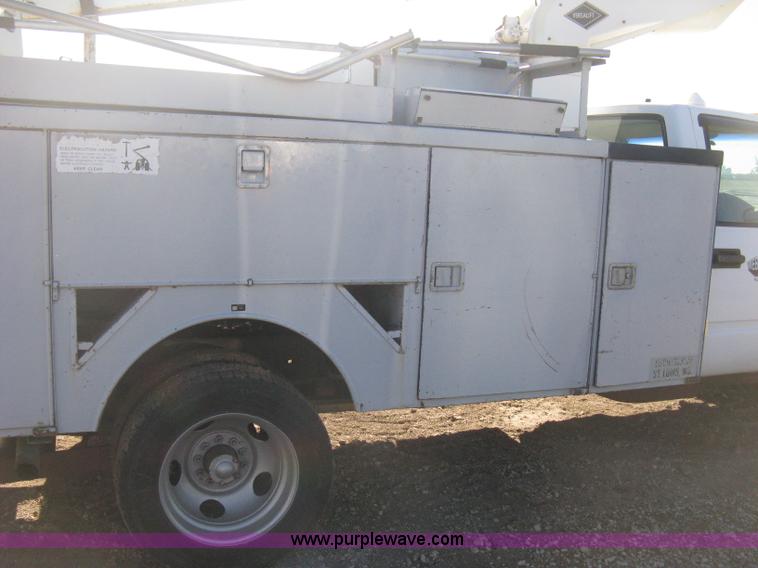 image for item B8424 1996 Chevrolet Cheyenne 3500 bucket truck